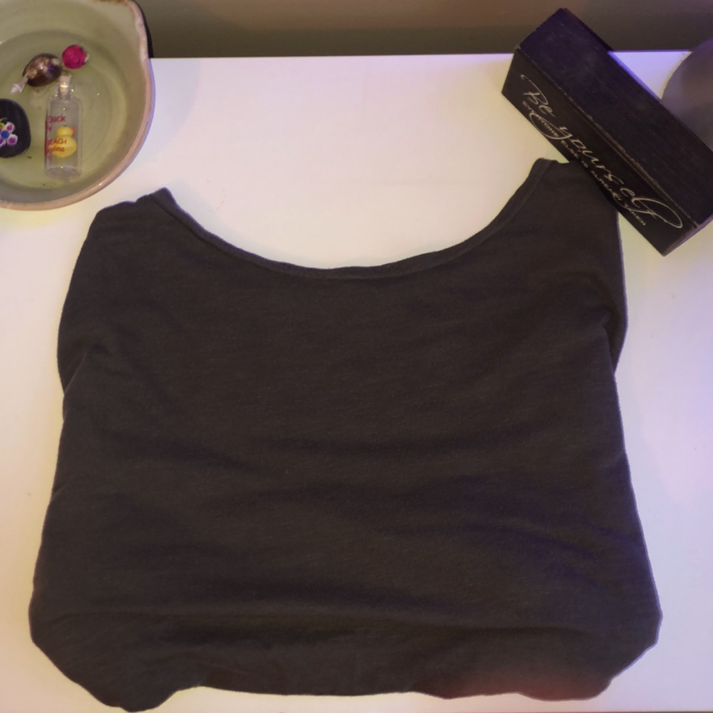 loose, baggy, oversized, grey, crop top.